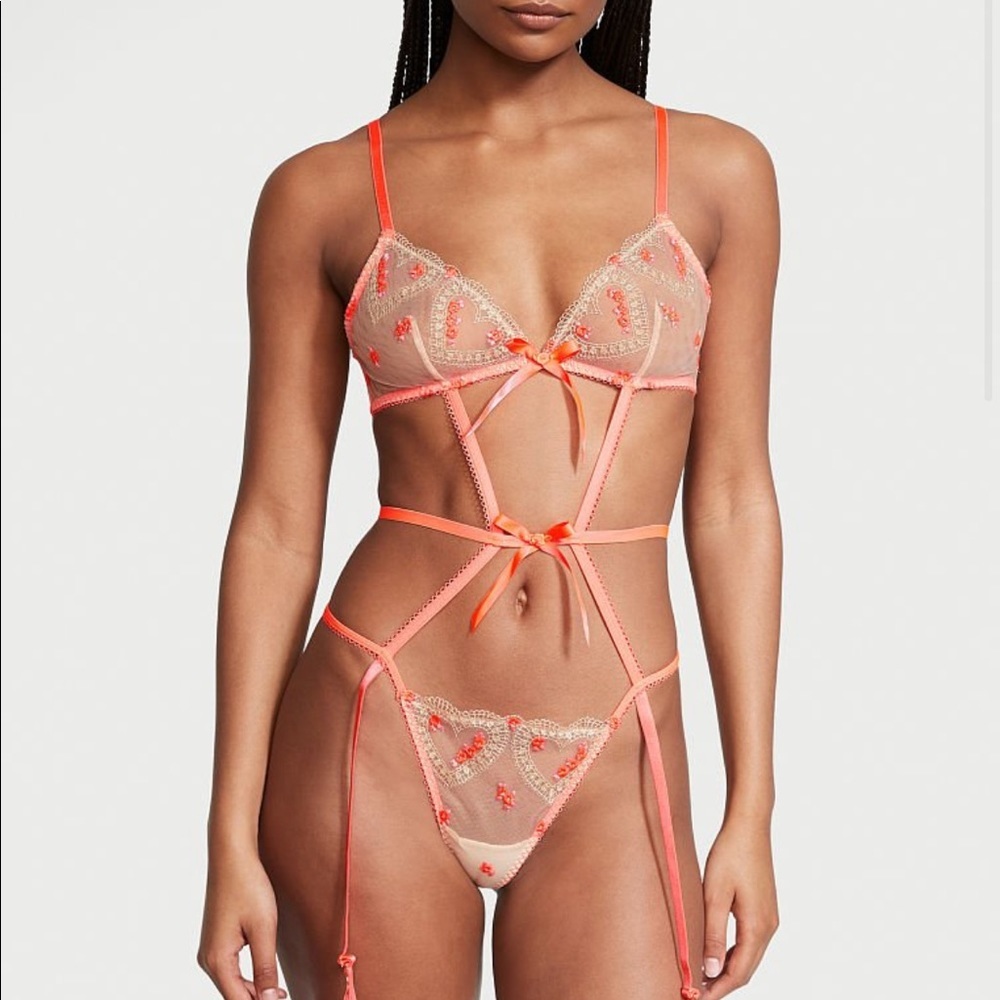 Victoria’s Secret Lingerie VERY SEXY Sweetheart Strappy Teddy Small